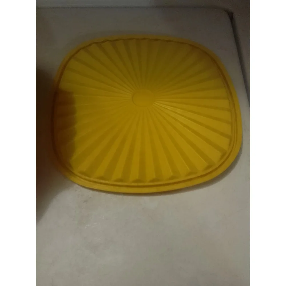 Vintage Yellow Servalier Tupperware Bowl With Starburst Yellow Lid Demensions...